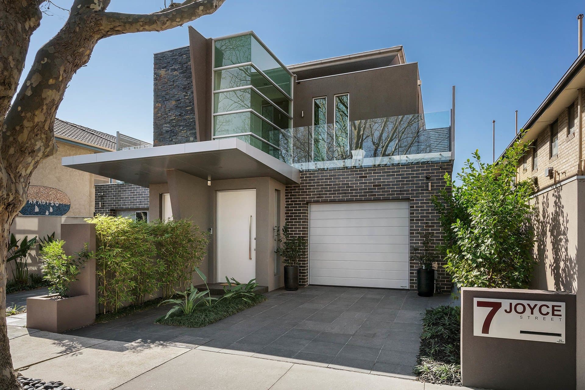 7 Joyce Street, Elwood, Elwood - Thumbnail 2