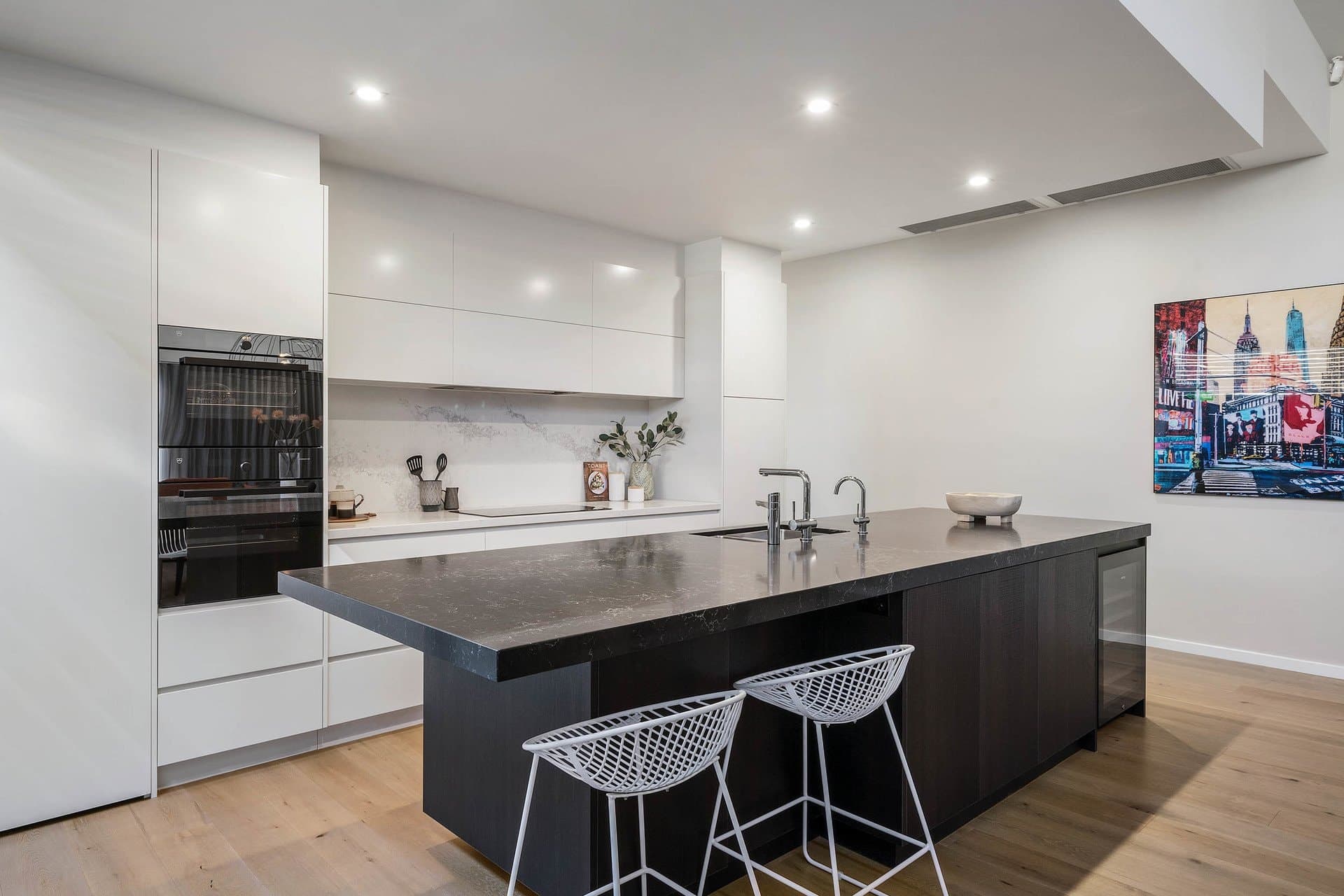 7 Joyce Street, Elwood, Elwood - Thumbnail 7