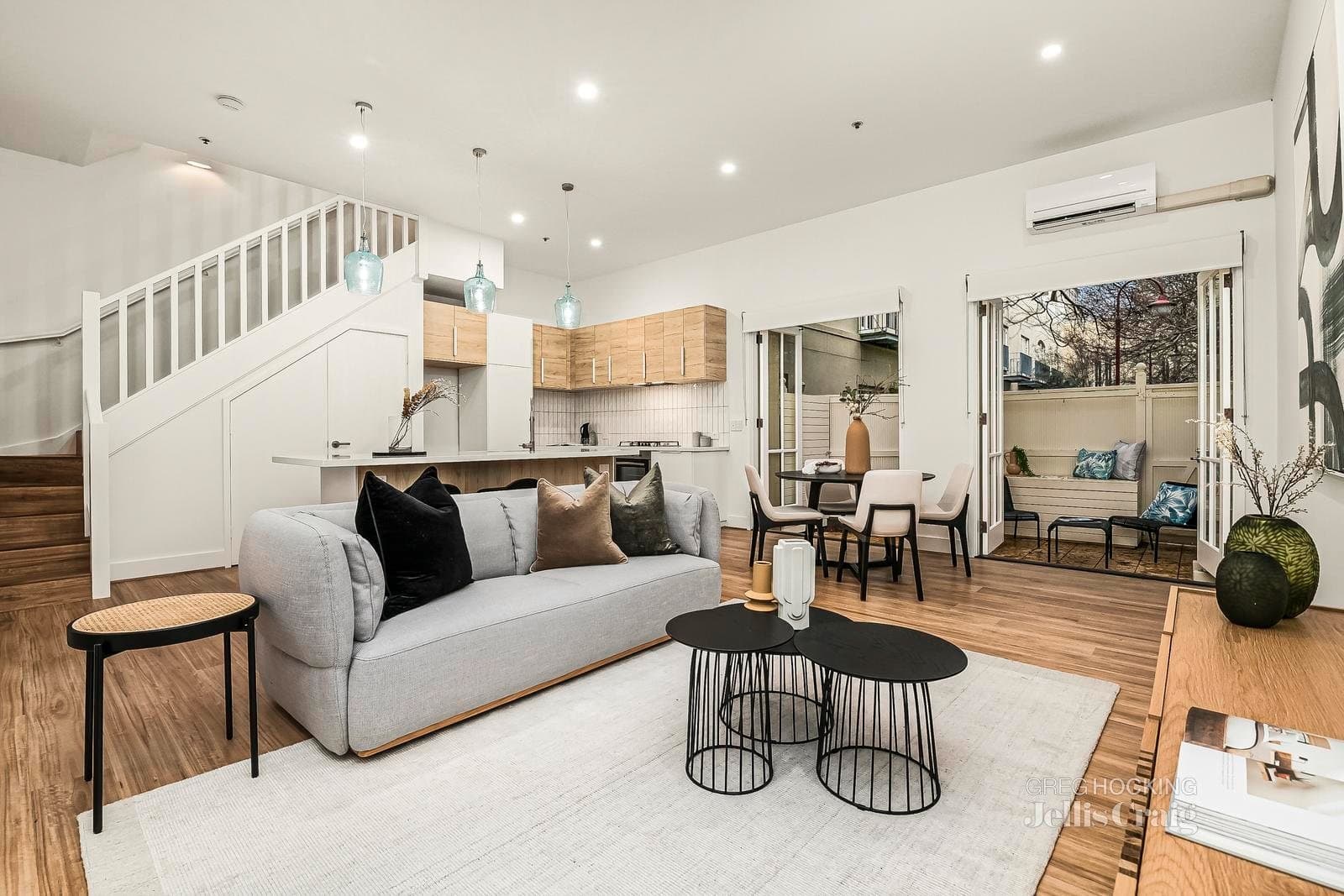 2 Capistrano Place, Port Melbourne, Port Melbourne - Thumbnail 2