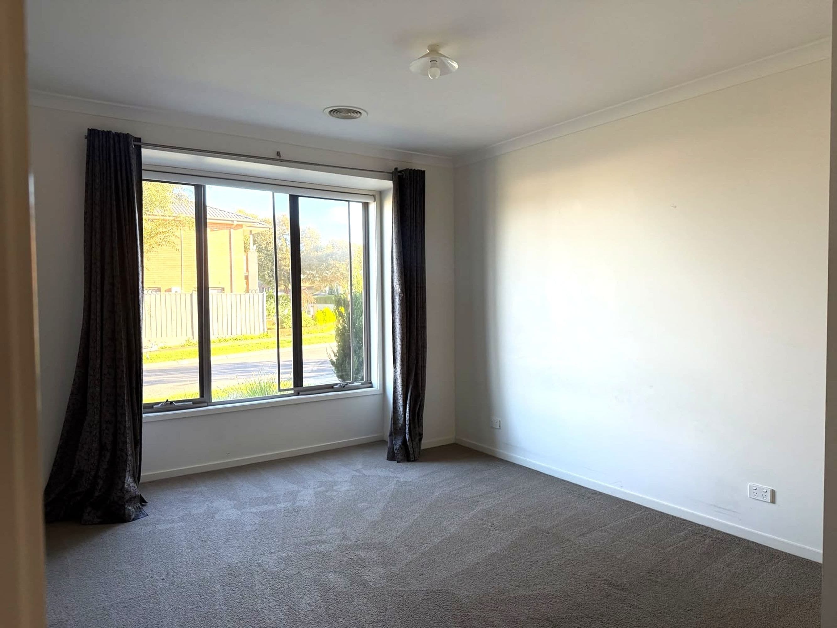 22 Manoora Avenue, Clyde North - Thumbnail 8