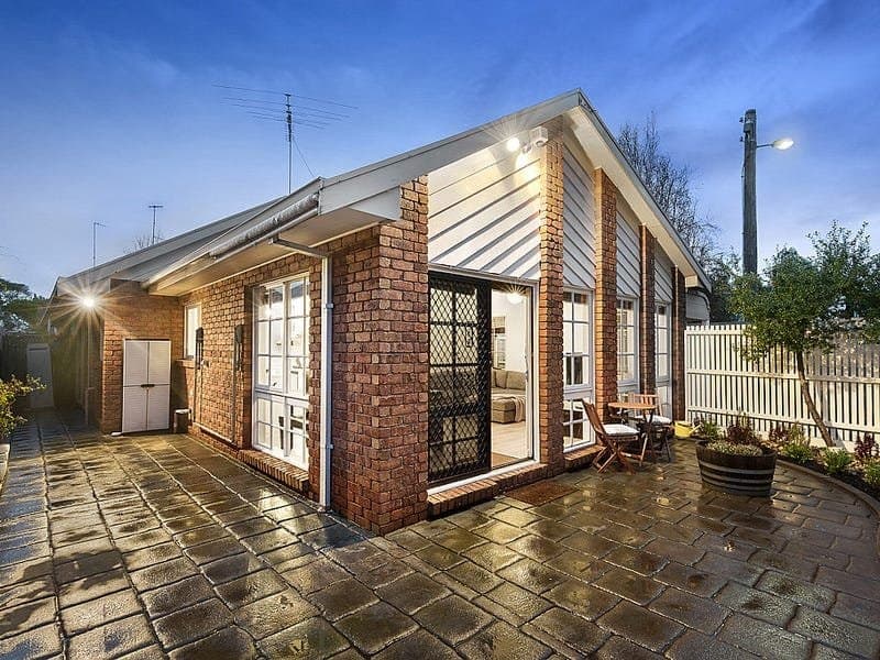 2/8 Thomas Street, Port Melbourne, Port Melbourne - Thumbnail 2