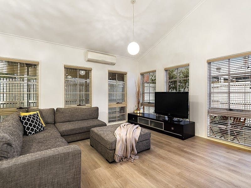 2/8 Thomas Street, Port Melbourne, Port Melbourne - Thumbnail 4