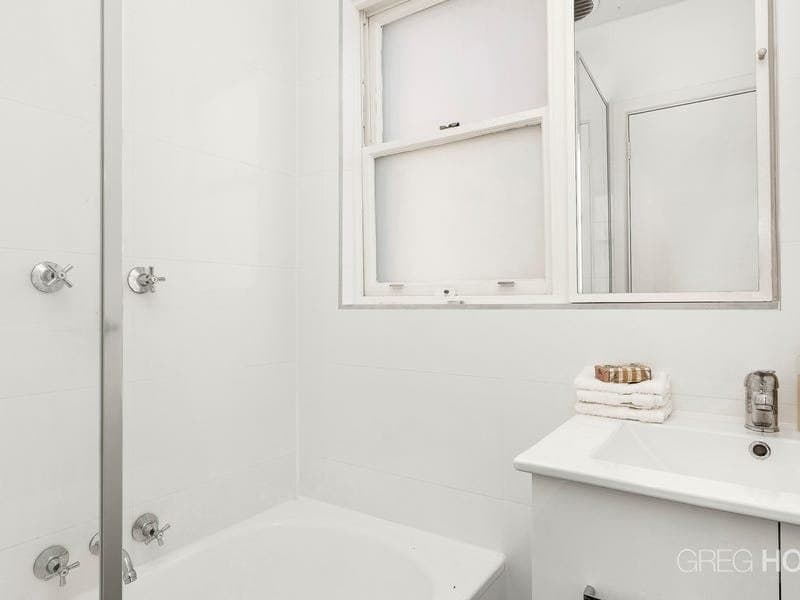18/8 Louise Street, Melbourne, Melbourne - Image 1