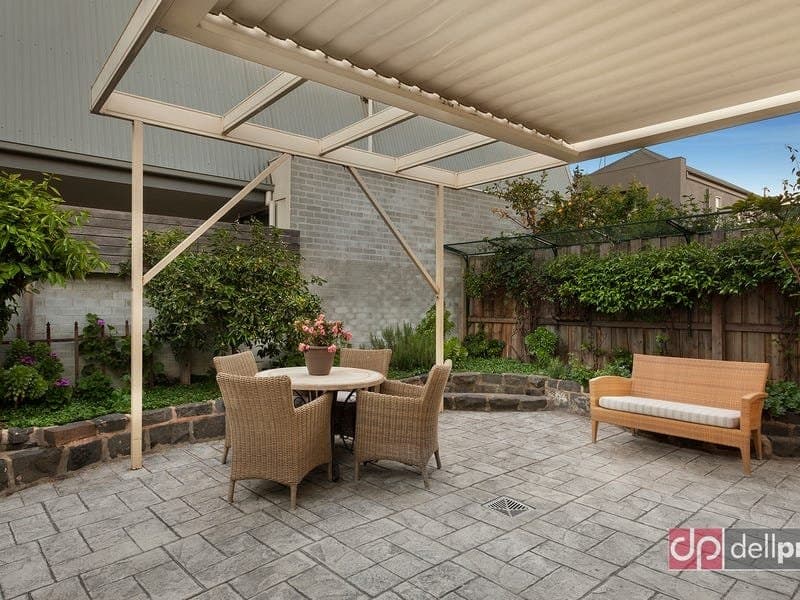 2/12 Barlow Street, Port Melbourne, Port Melbourne - Image 1