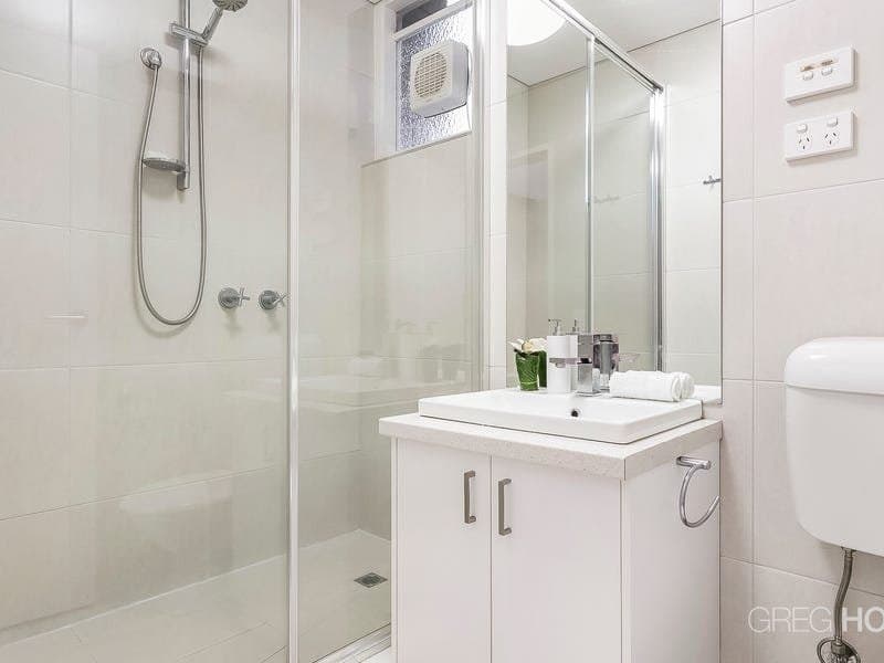 2/56 Smith Street, South Melbourne, South Melbourne - Image 1
