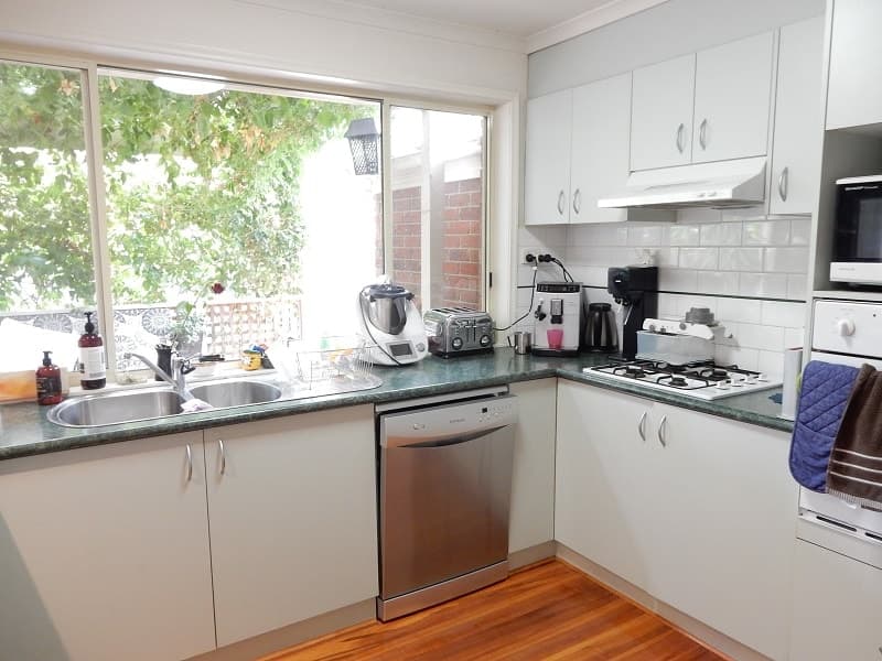 10 Ashcroft Grove, Blackburn South - Thumbnail 2