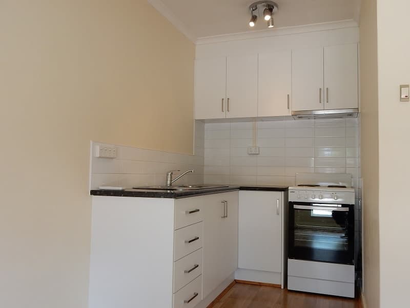 10/1 Hatfield Ct, West Footscray - Thumbnail 2