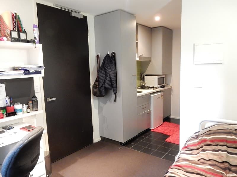 216/24 Barkly Place, Carlton - Thumbnail 3