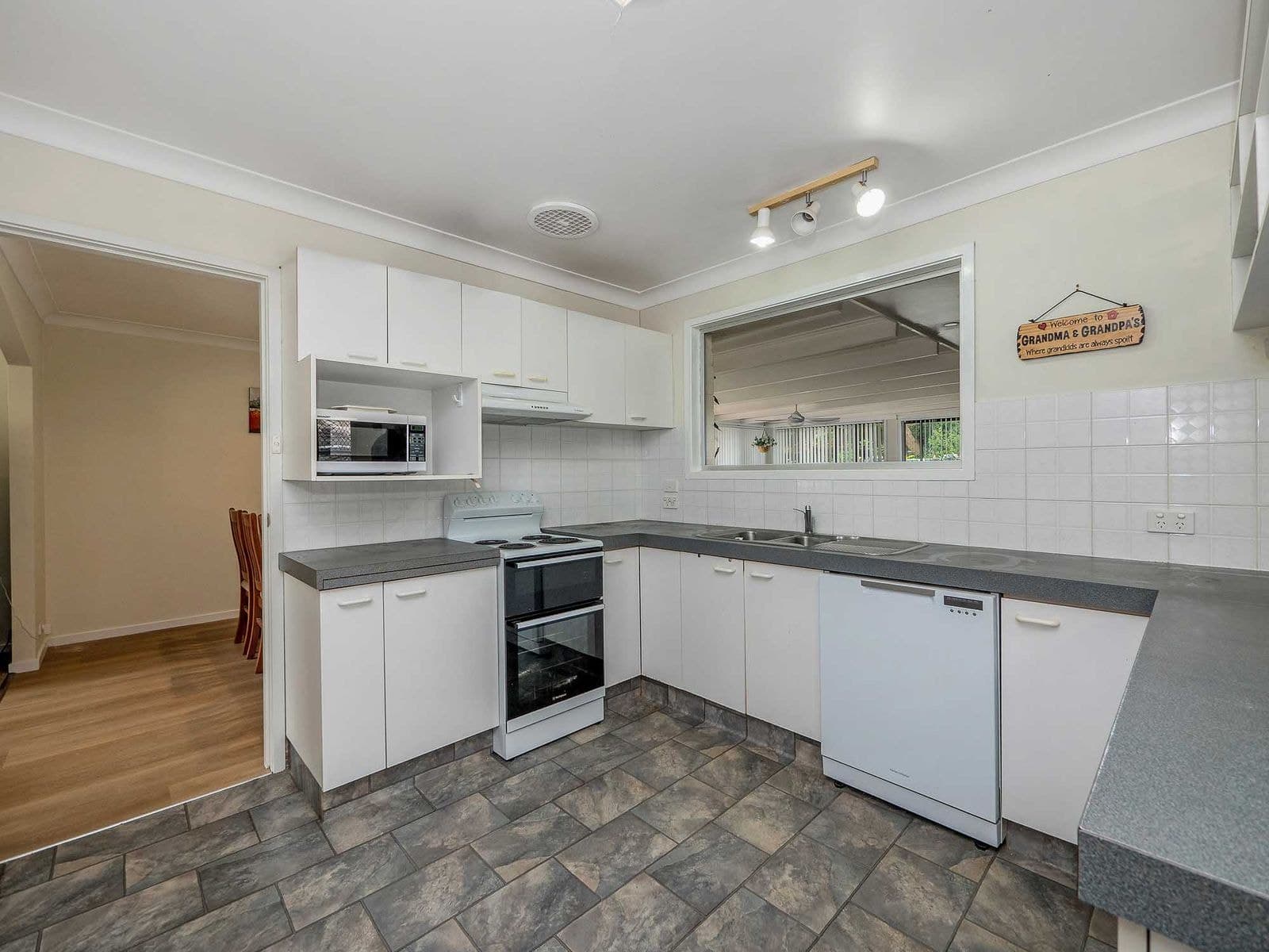7 Narrogal Court, Ocean Shores, NSW, Ocean Shores - Thumbnail 8