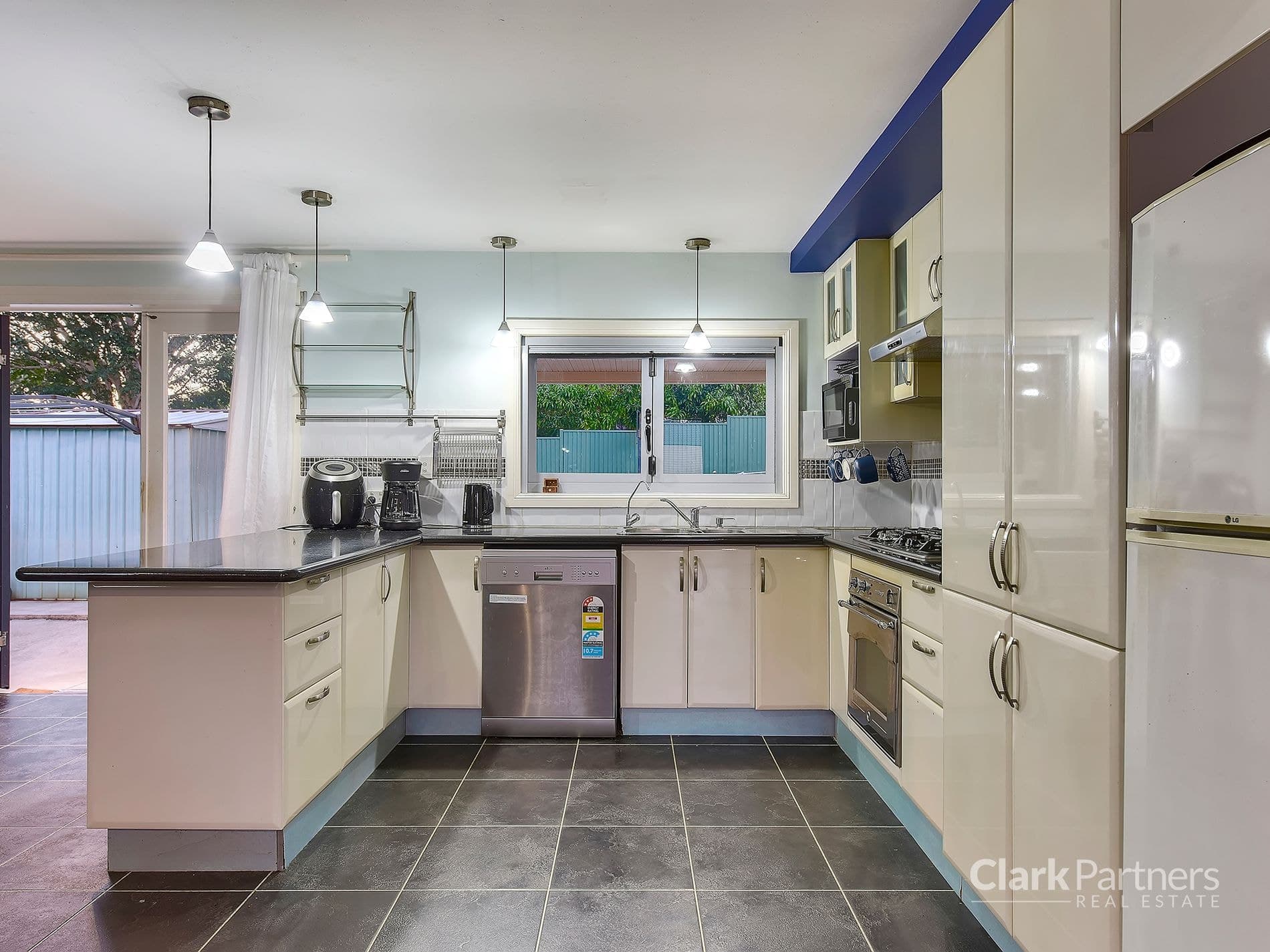 19 Highfield Crescent, Strathpine, QLD, Strathpine - Thumbnail 4