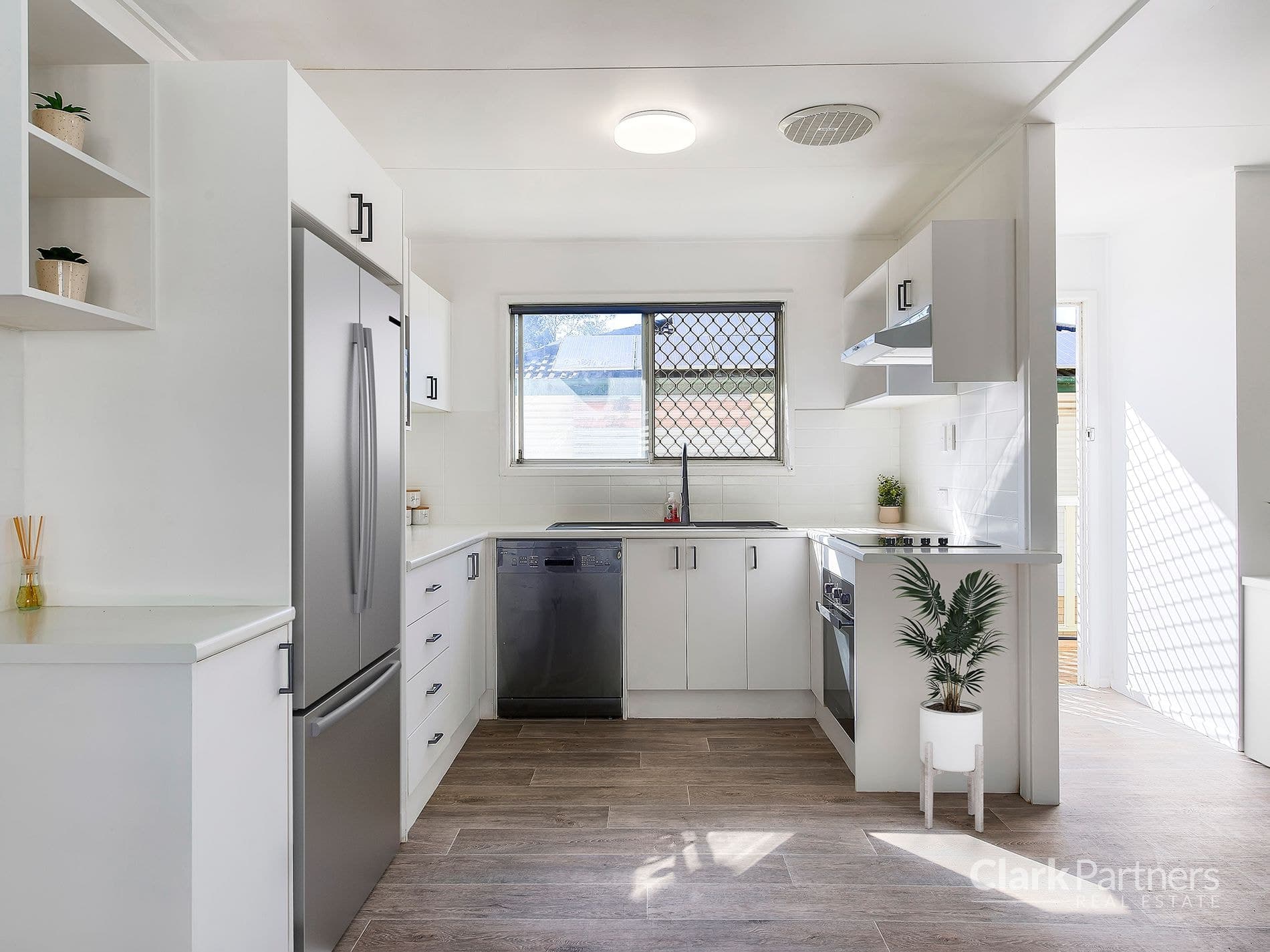 98 Stanley Street, Strathpine, QLD, Strathpine - Thumbnail 5
