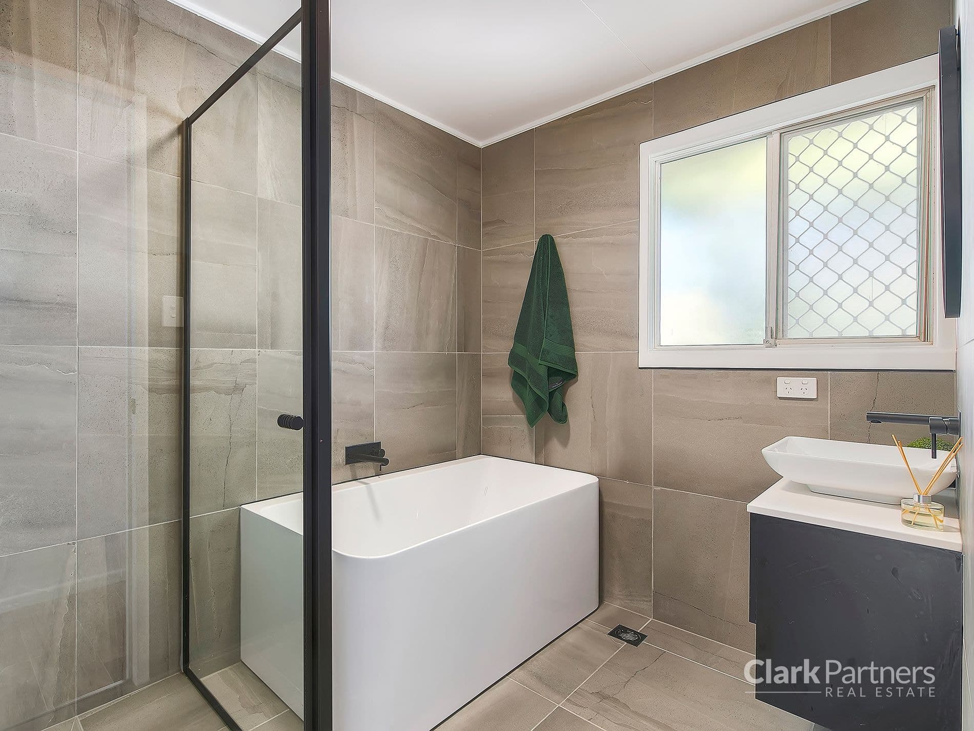 98 Stanley Street, Strathpine, QLD, Strathpine - Thumbnail 7