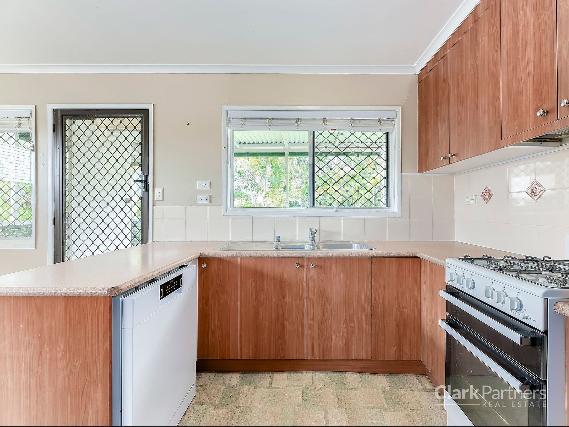 18 Shelley Street, Strathpine, QLD, Strathpine - Thumbnail 5