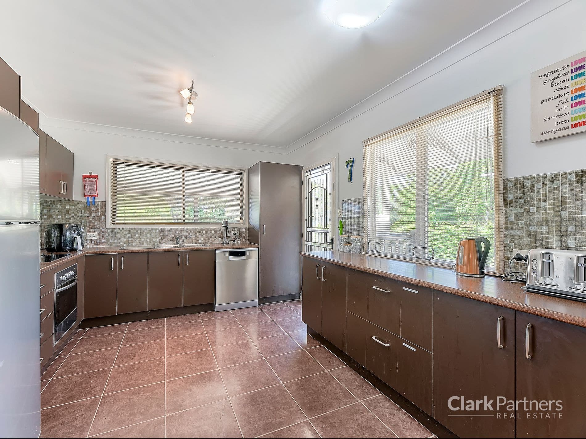 7 Dobson Drive, Strathpine, QLD, Strathpine - Thumbnail 3