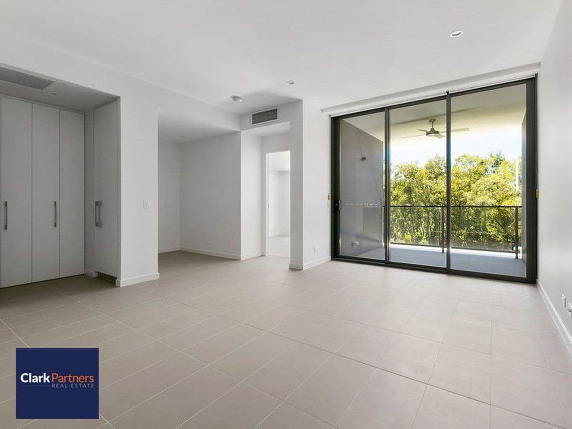 4513 / 18 Parkside Circuit, Hamilton, QLD, Hamilton - Thumbnail 2