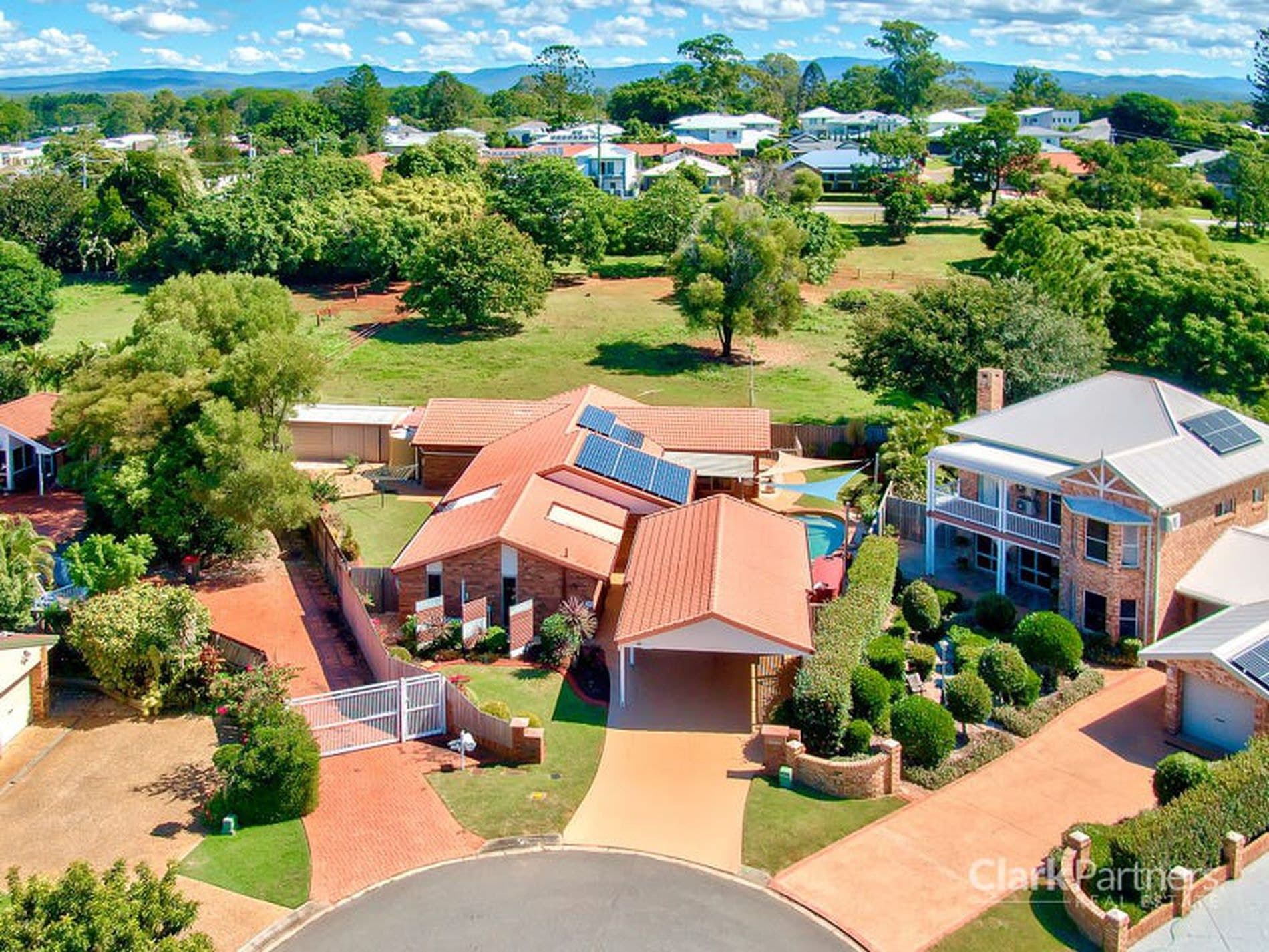 22 Burgundy Street, Carseldine, QLD, Carseldine - Thumbnail 2