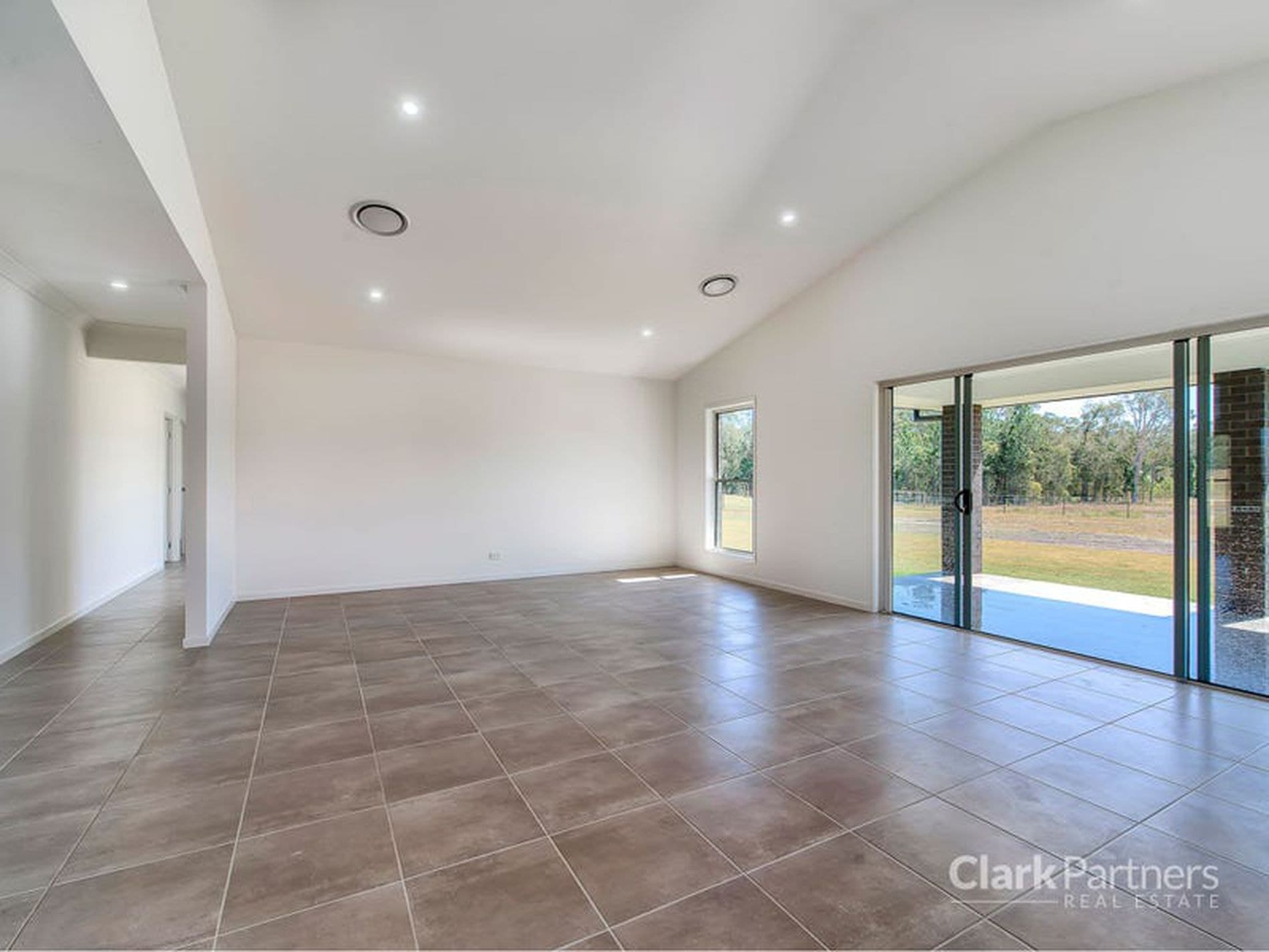 6 Peakview Drive, Caboolture, QLD, Caboolture - Thumbnail 3