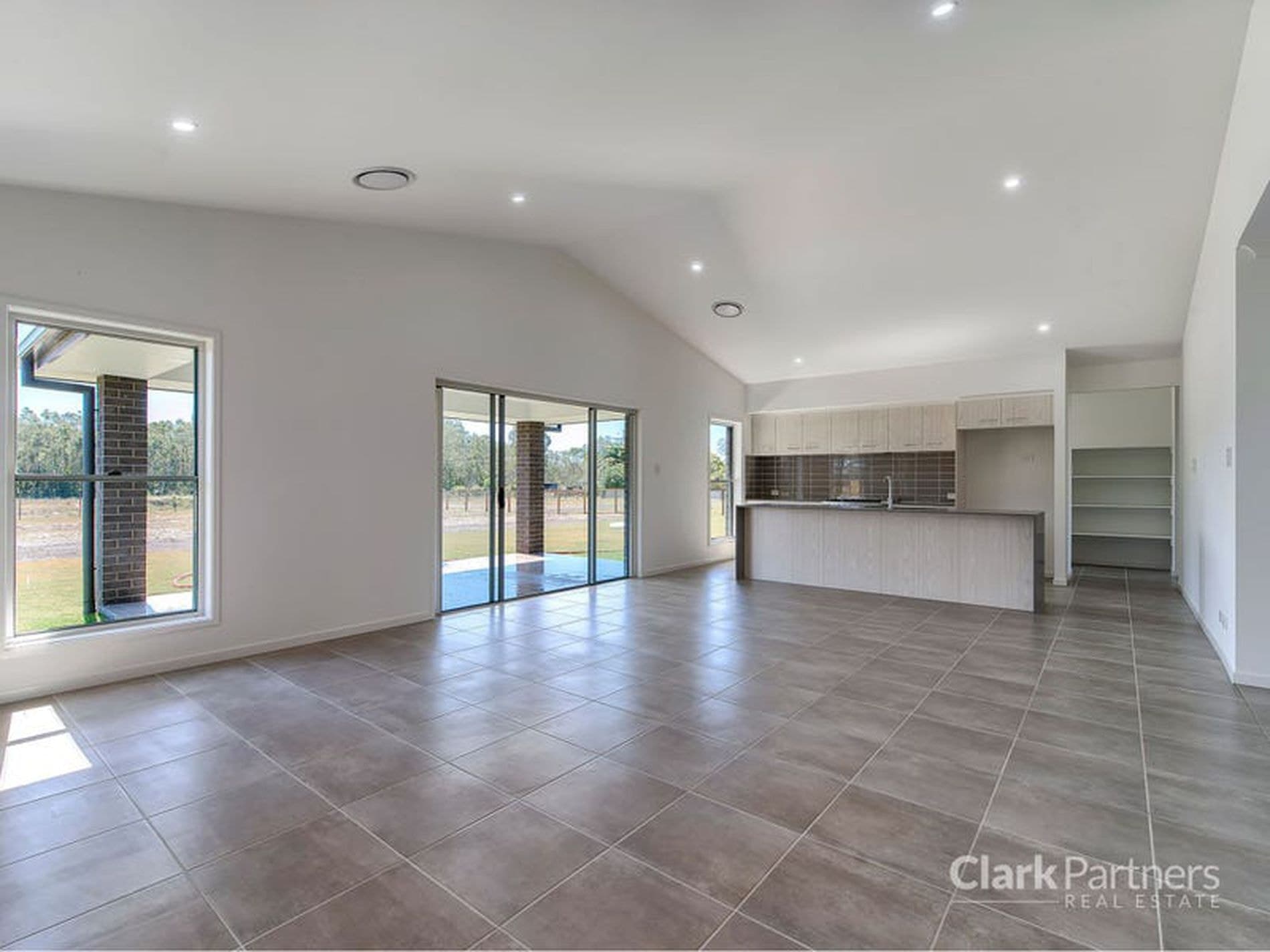 6 Peakview Drive, Caboolture, QLD, Caboolture - Thumbnail 4