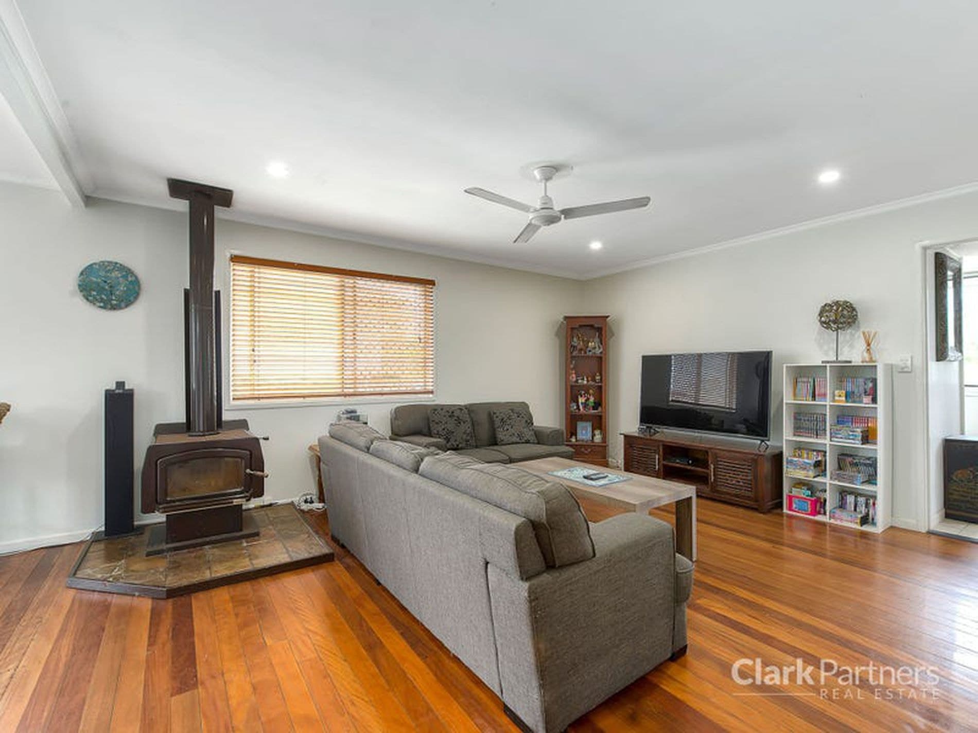34 Windrest Street, Strathpine, QLD, Strathpine - Thumbnail 2