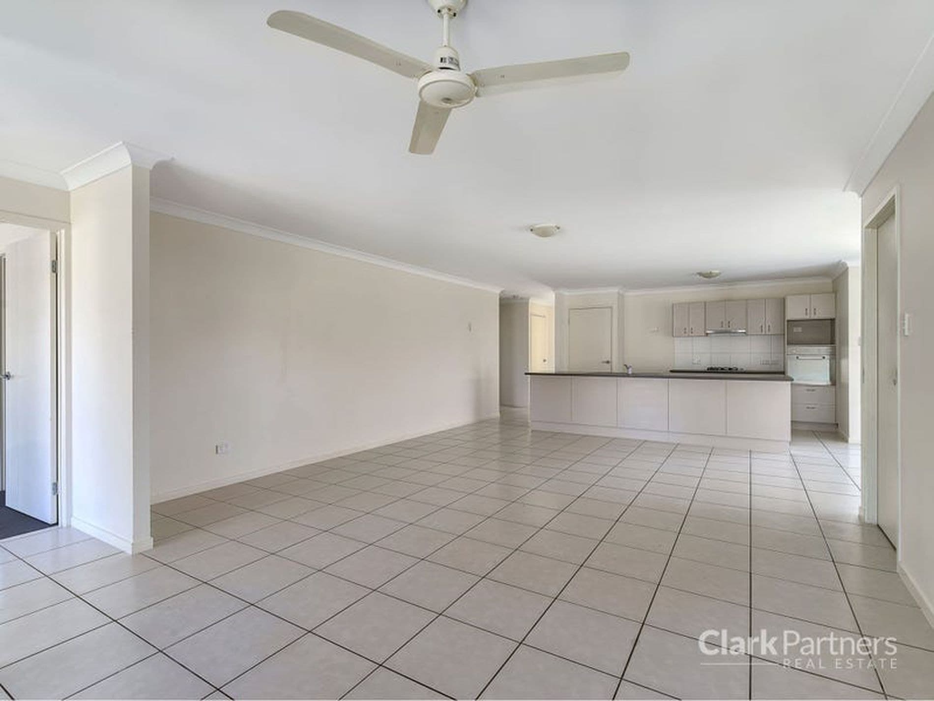 10 Adam Street, Beachmere, QLD, Beachmere - Thumbnail 2