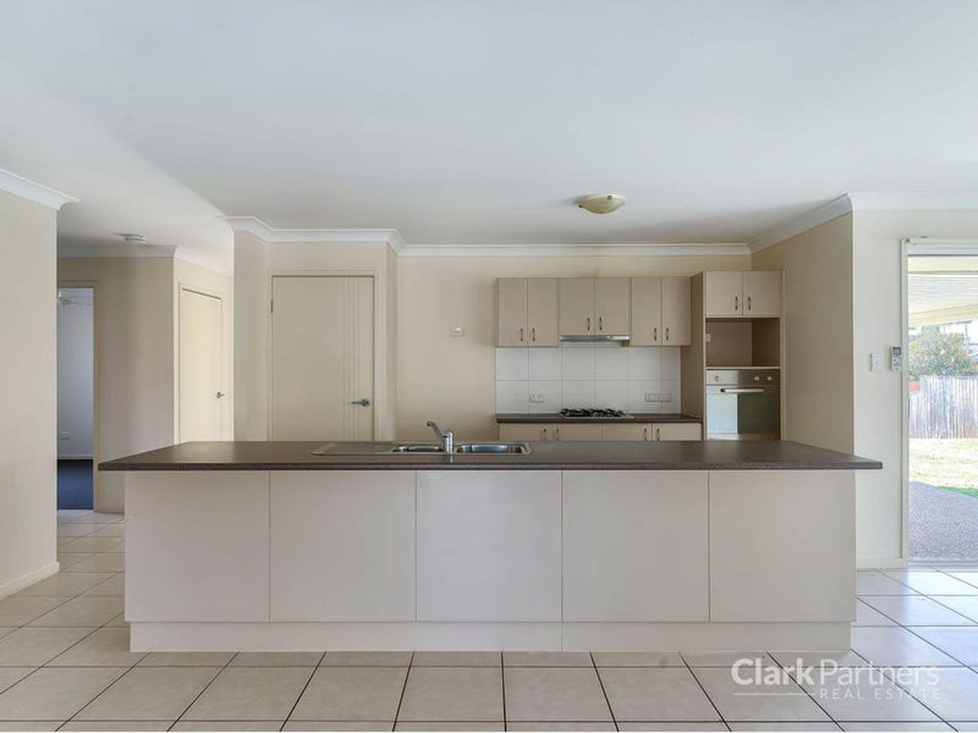 10 Adam Street, Beachmere, QLD, Beachmere - Thumbnail 4