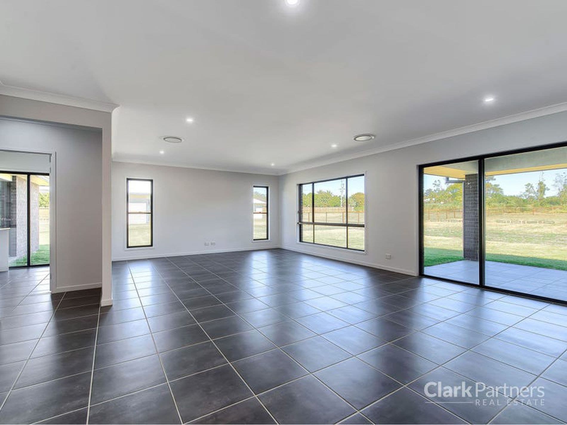 5 Limburg Avenue, Caboolture, QLD, Caboolture - Thumbnail 3