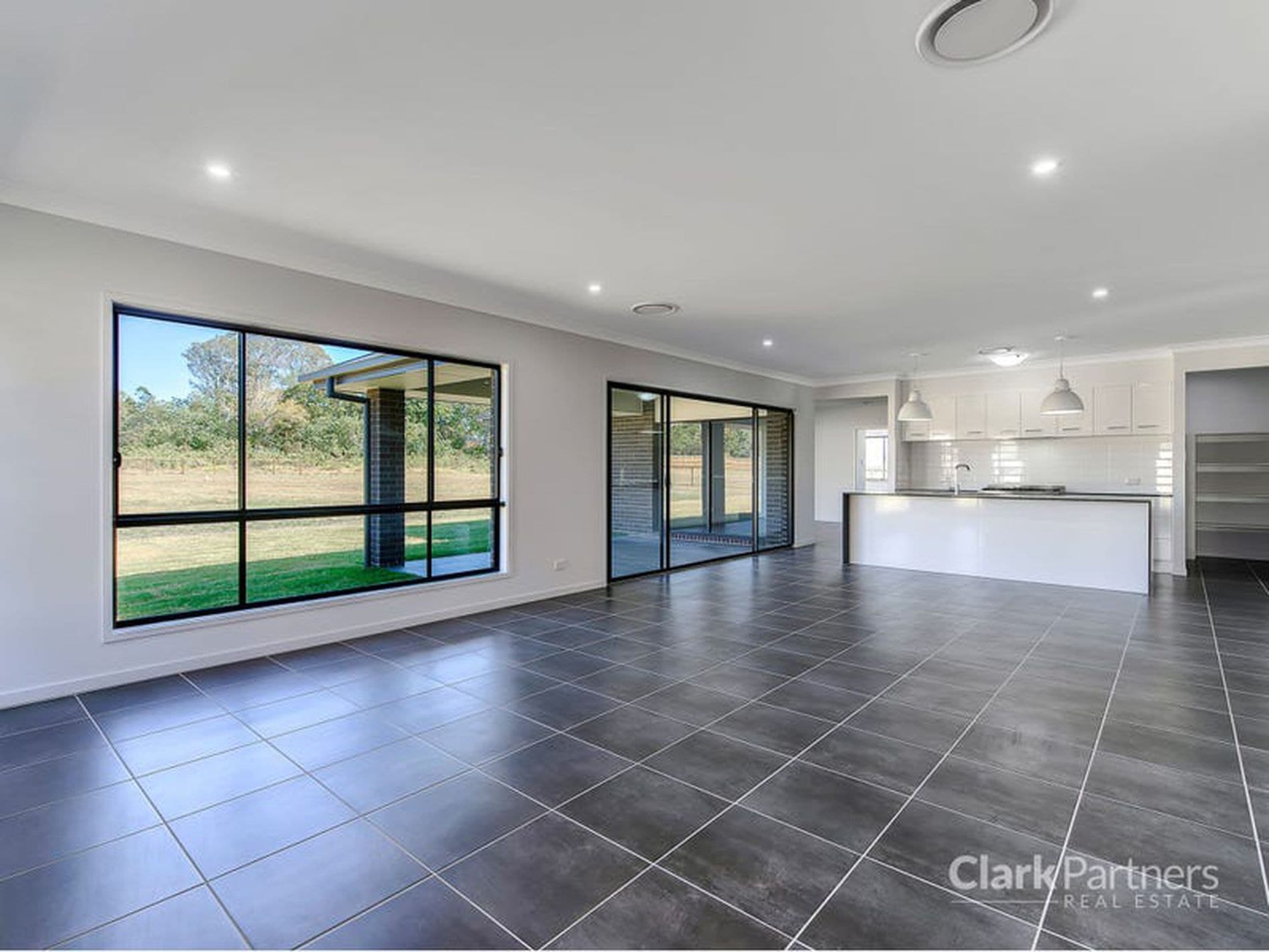 5 Limburg Avenue, Caboolture, QLD, Caboolture - Thumbnail 4
