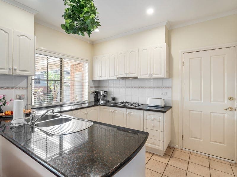 33 St. Claire Walk DONCASTER EAST, VIC, Doncaster East - Thumbnail 4