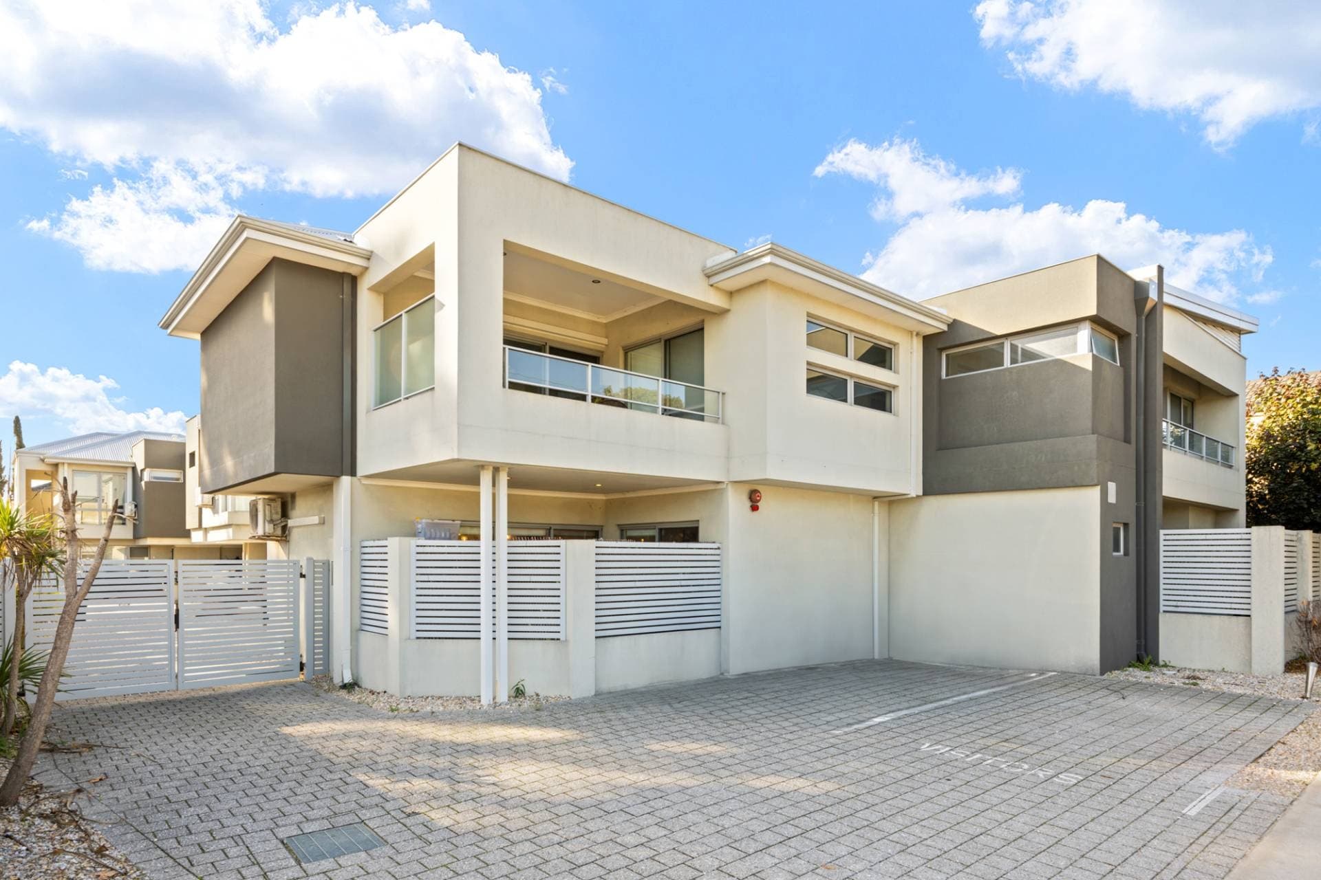 1, 26 Powis Street, Glendalough - Thumbnail 2