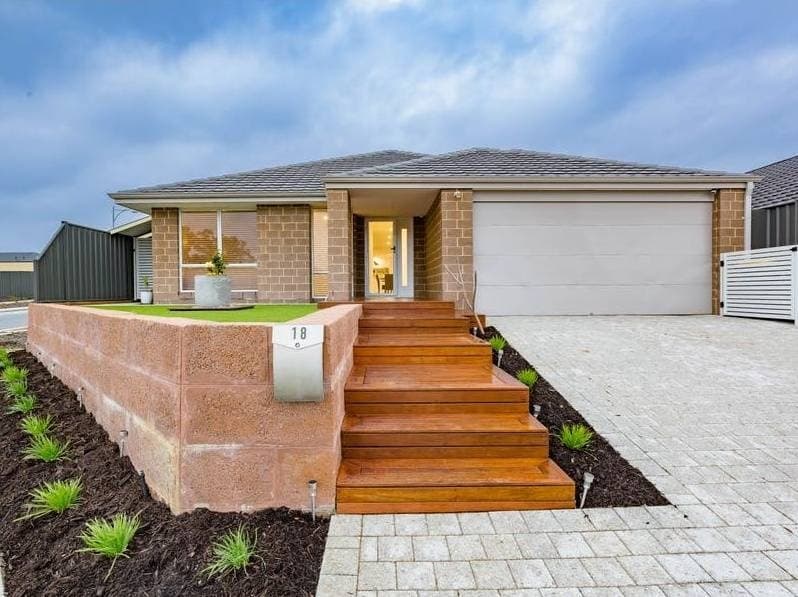 18 Viminea Street, Carramar - Image 1
