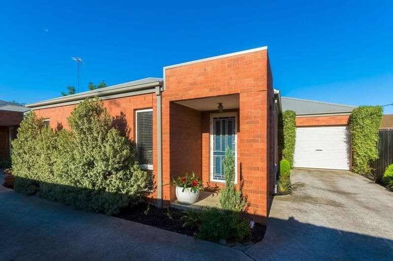 2/17 Pine Av, North Shore, VIC 3214, North Shore - Thumbnail 2