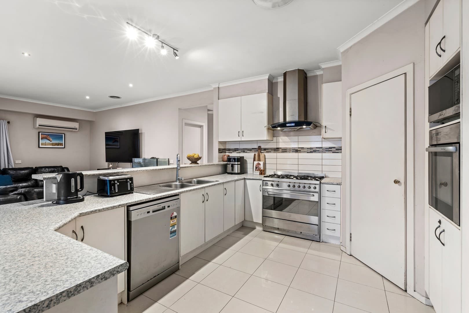 32 Peter Drive, Sunshine West, VIC 3020, Sunshine West - Thumbnail 3
