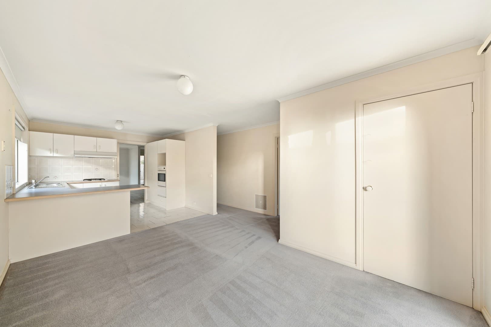 2/21 Pine Road, Bayswater, VIC 3153, Bayswater - Thumbnail 2