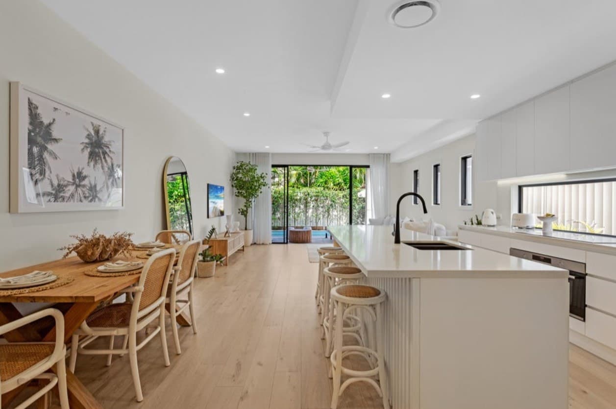 2/76 Seagull Avenue, Mermaid Beach, QLD, 4218, Mermaid Beach - Thumbnail 2