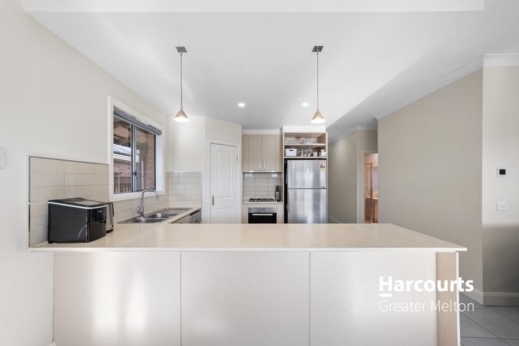 16 Caruana Crescent, HARKNESS, VIC 3337, Harkness - Thumbnail 2