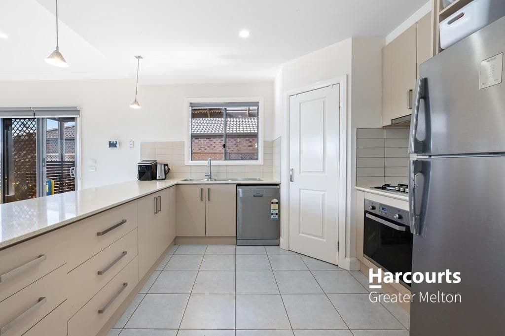 16 Caruana Crescent, HARKNESS, VIC 3337, Harkness - Thumbnail 3