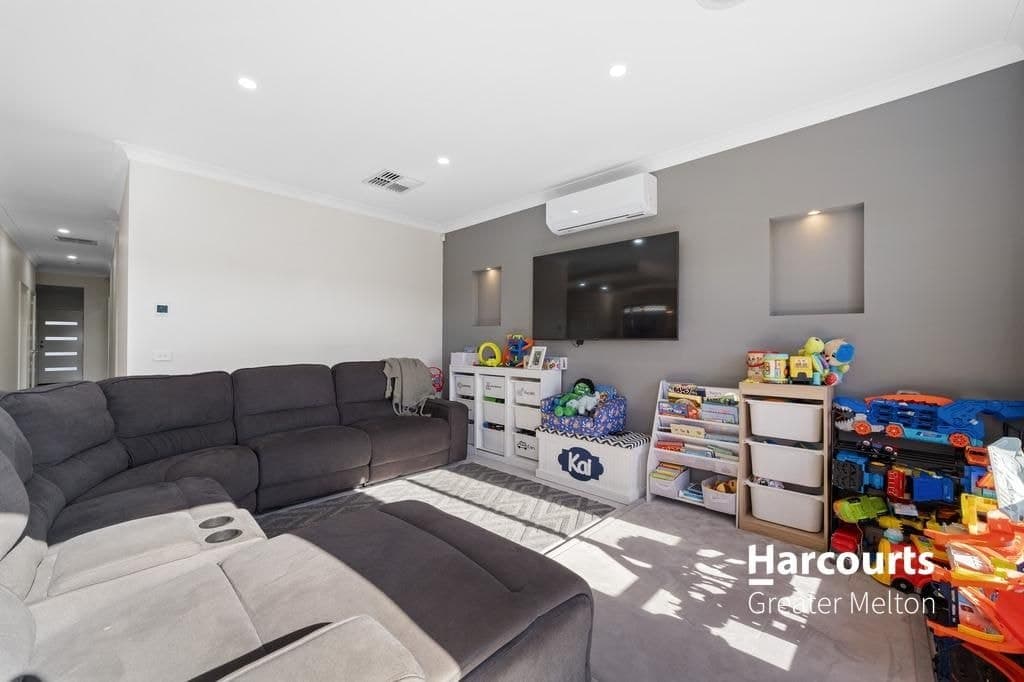 16 Caruana Crescent, HARKNESS, VIC 3337, Harkness - Thumbnail 5