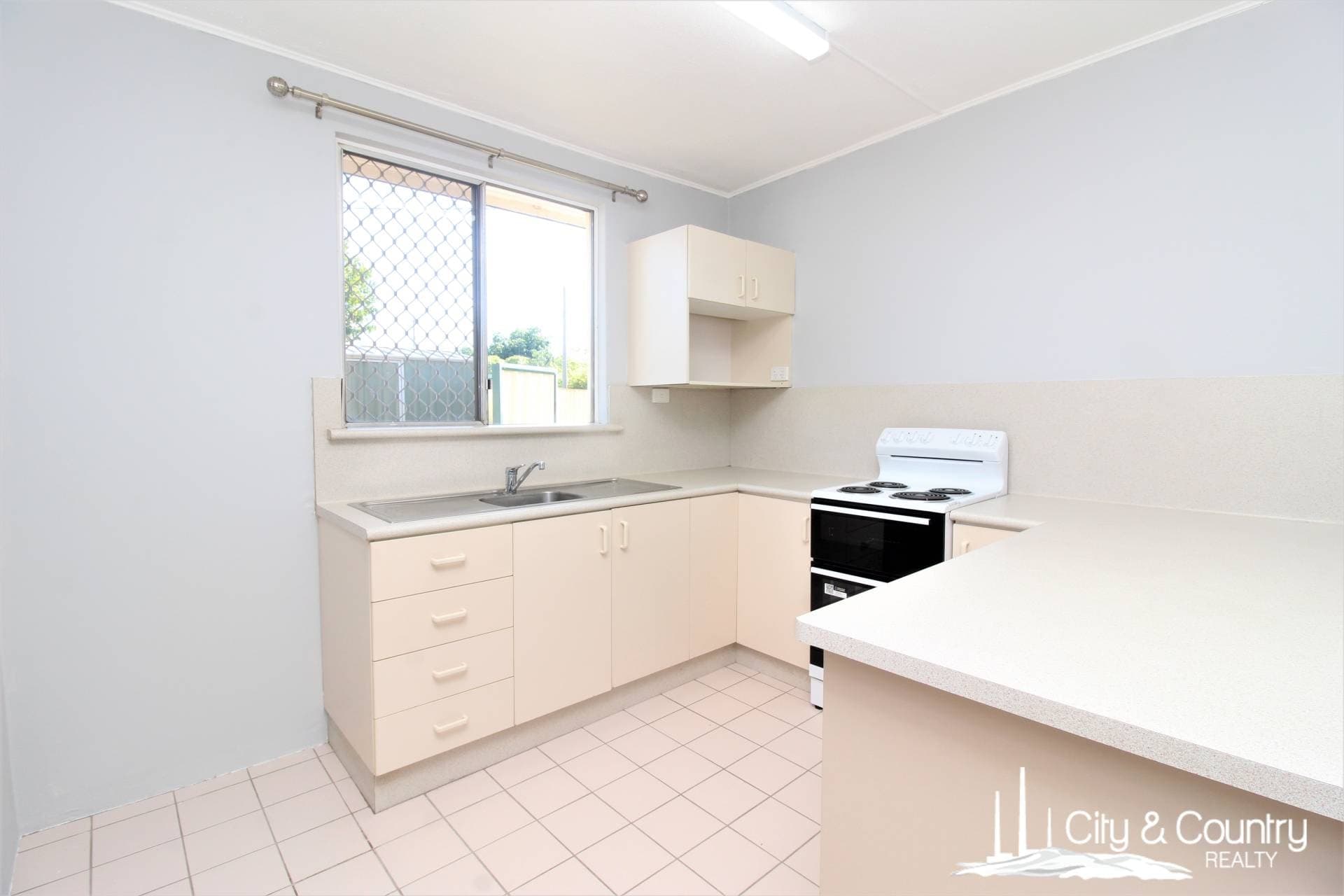 1-2, 102 Trainor Street, Mount Isa, Mount Isa - Thumbnail 3