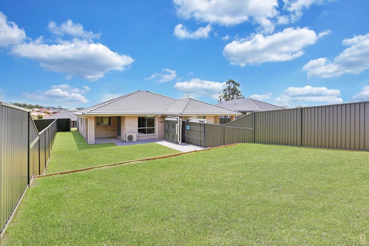 36 Shortland Drive, ABERGLASSLYN, Aberglasslyn - Thumbnail 2