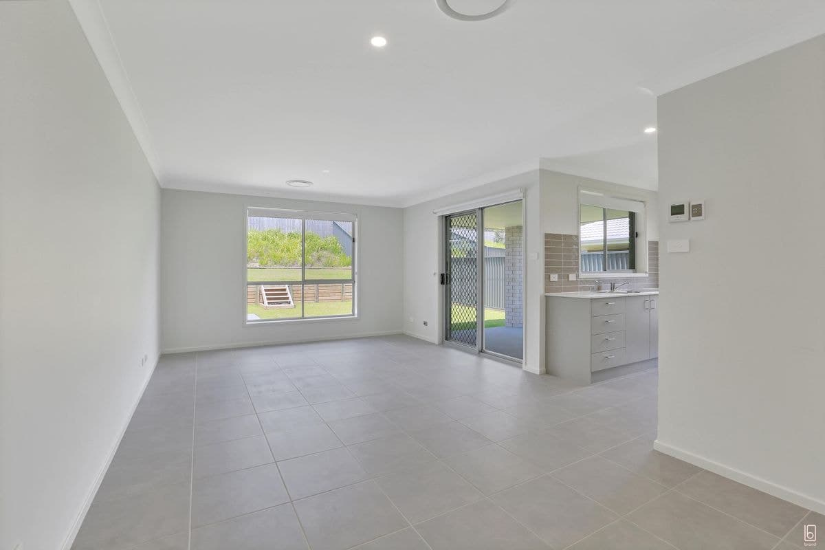 36 Shortland Drive, ABERGLASSLYN, Aberglasslyn - Thumbnail 4