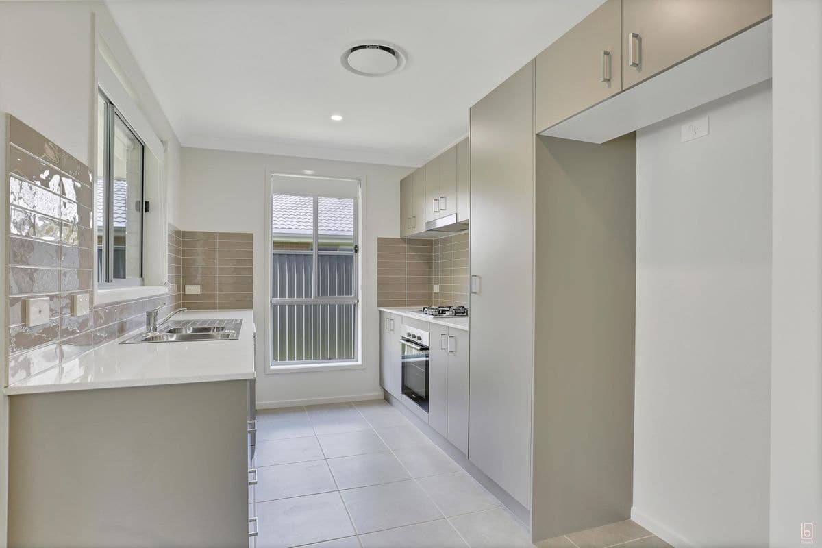 36 Shortland Drive, ABERGLASSLYN, Aberglasslyn - Thumbnail 5