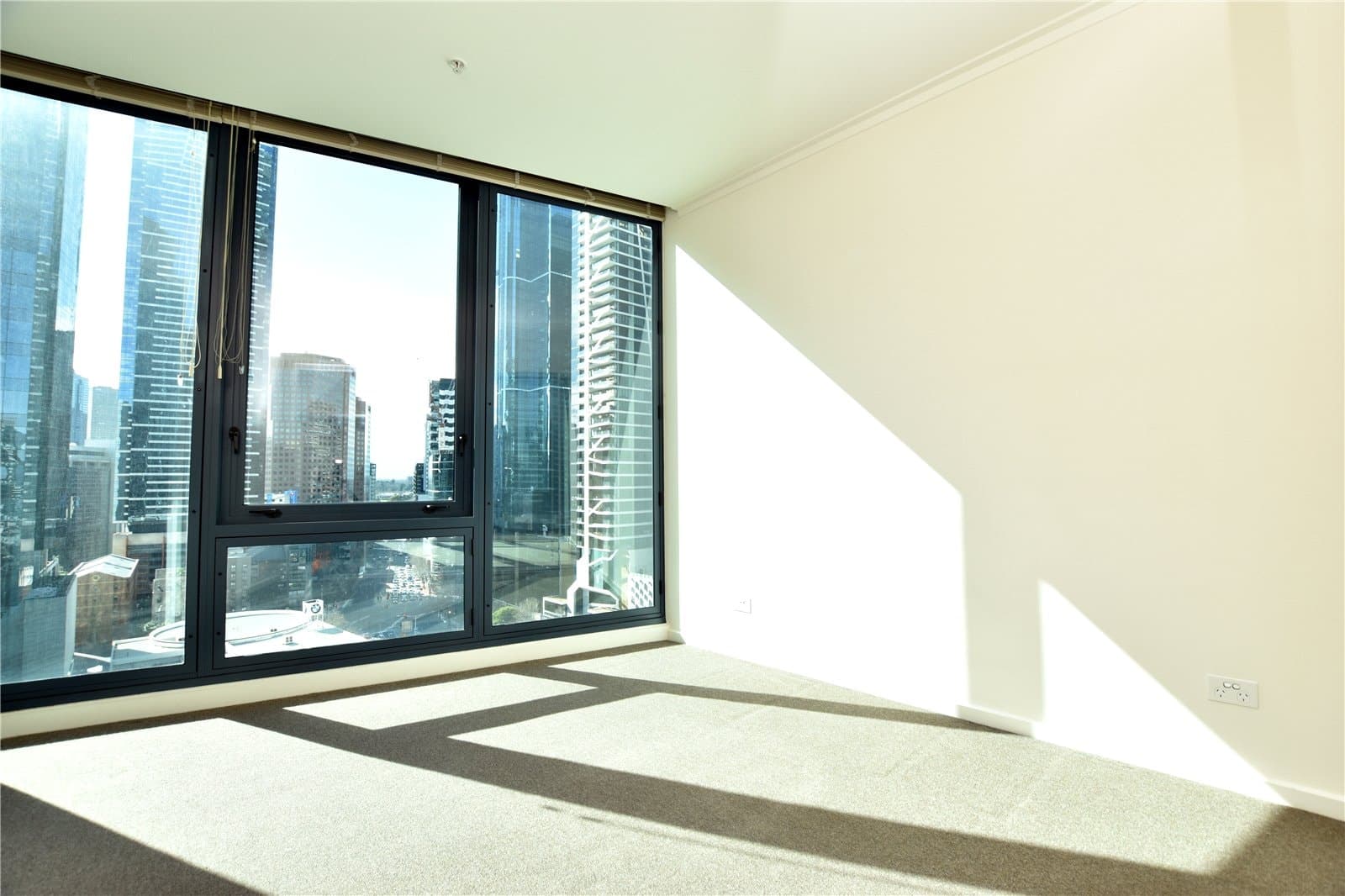 1512/180 City Road, Southbank - Thumbnail 2