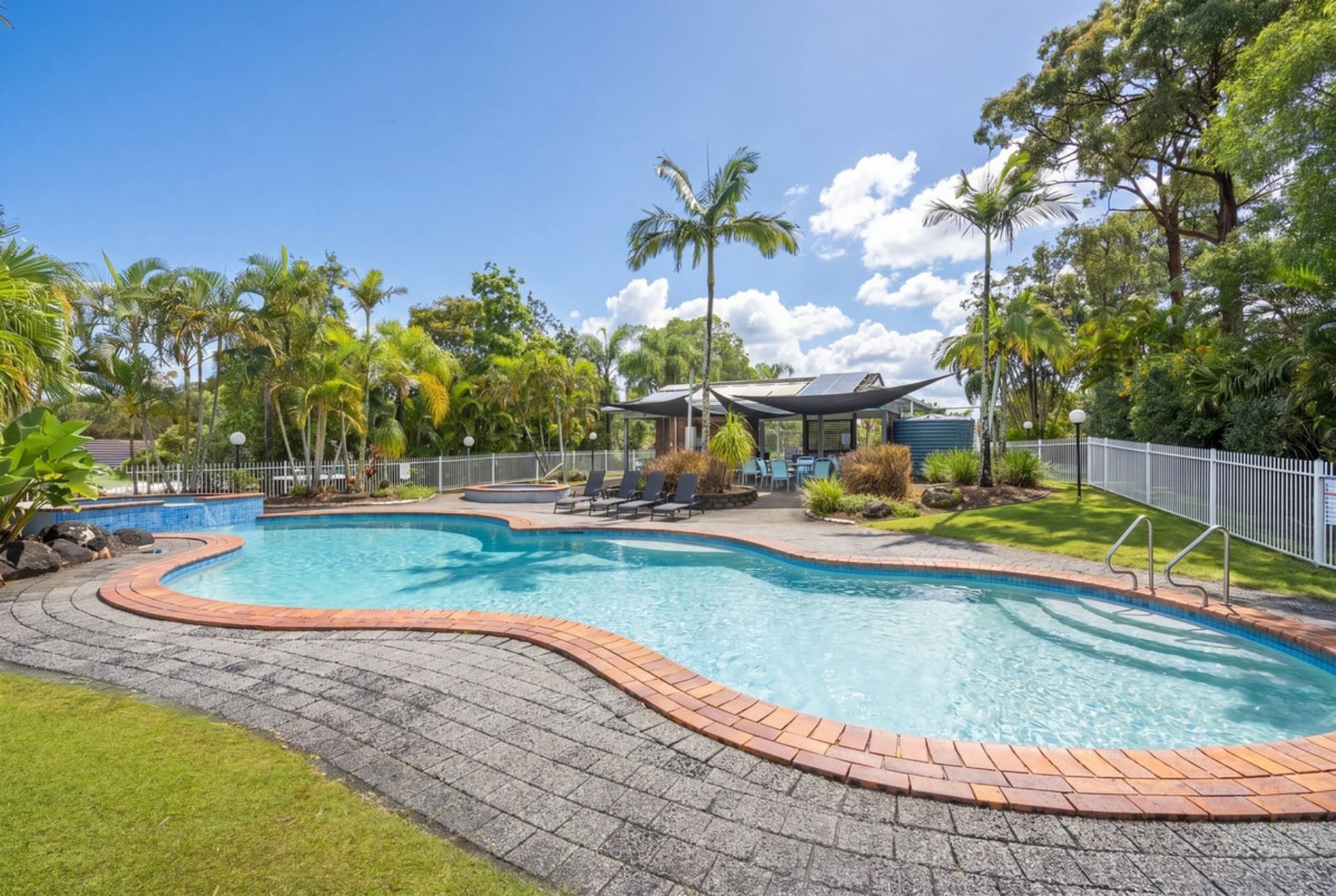34/33 Edmund Rice Drive, Southport, Southport - Thumbnail 2