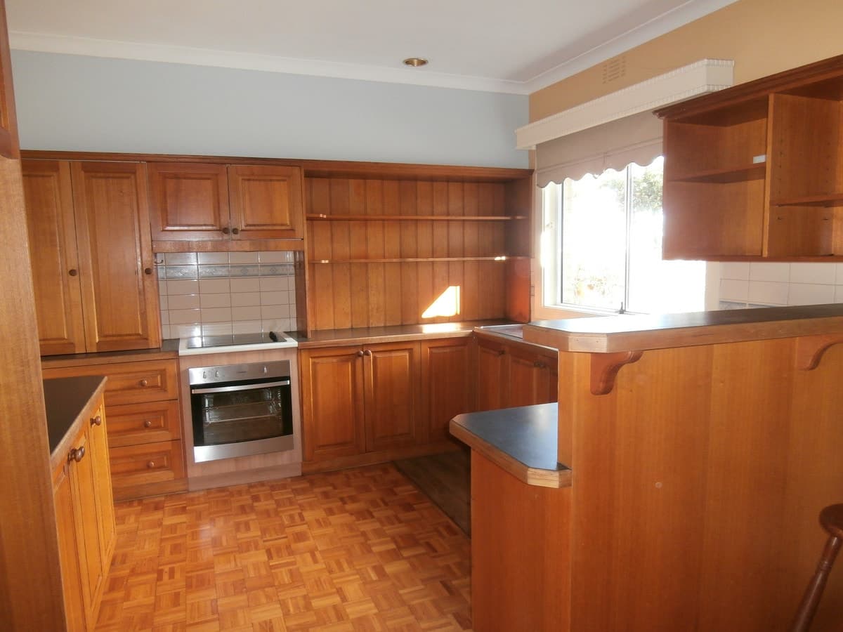 54 Sinclair Street, Colac, VIC, Colac - Thumbnail 2