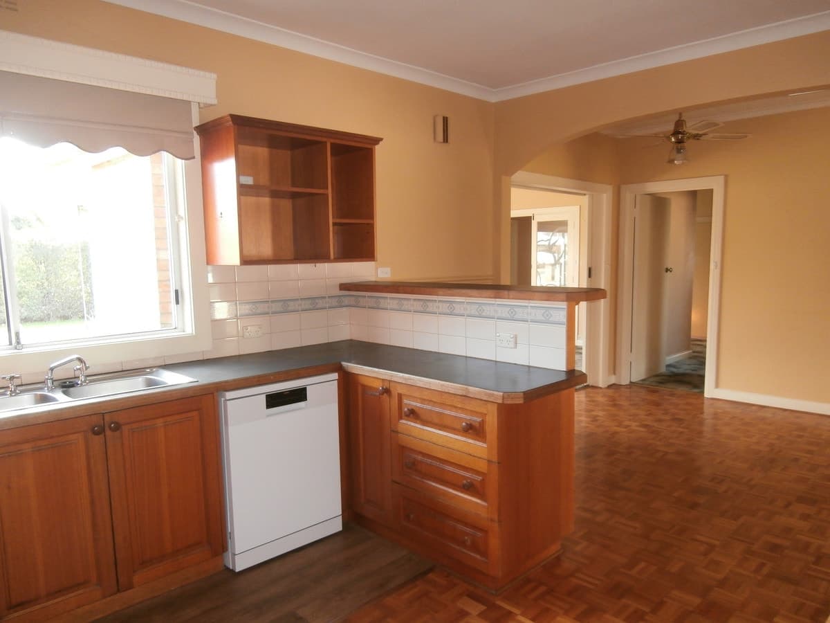 54 Sinclair Street, Colac, VIC, Colac - Thumbnail 3