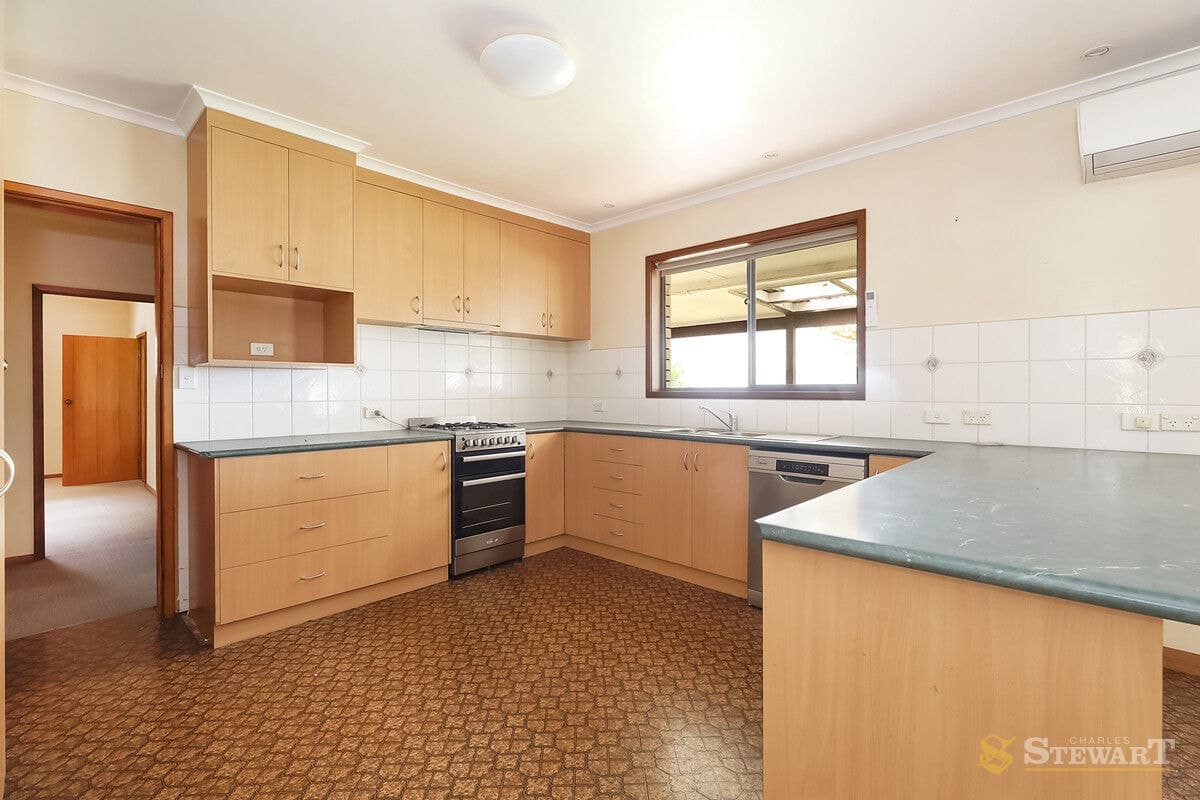 46 Glenormiston Road, Noorat, VIC, Noorat - Thumbnail 2
