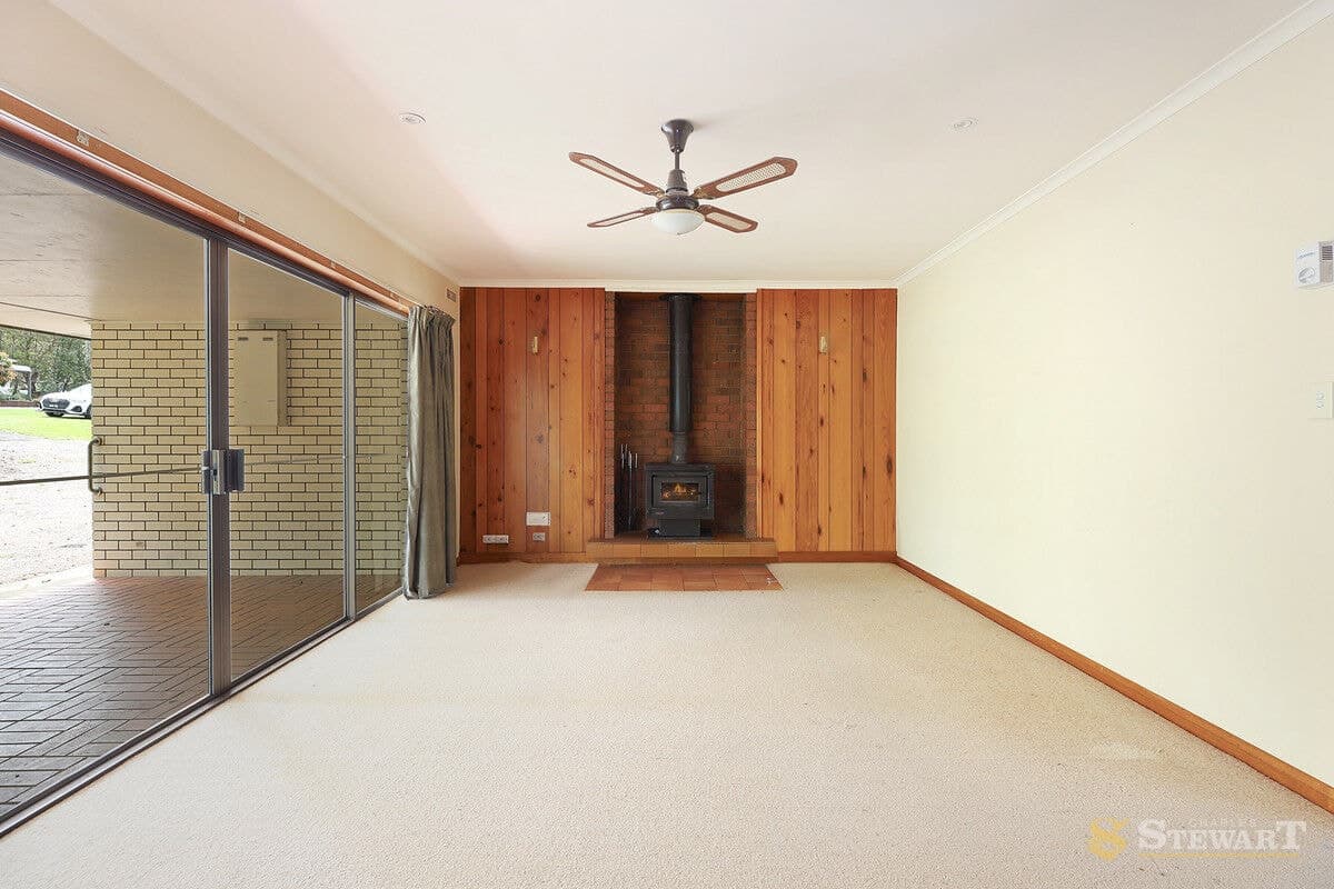 46 Glenormiston Road, Noorat, VIC, Noorat - Thumbnail 3