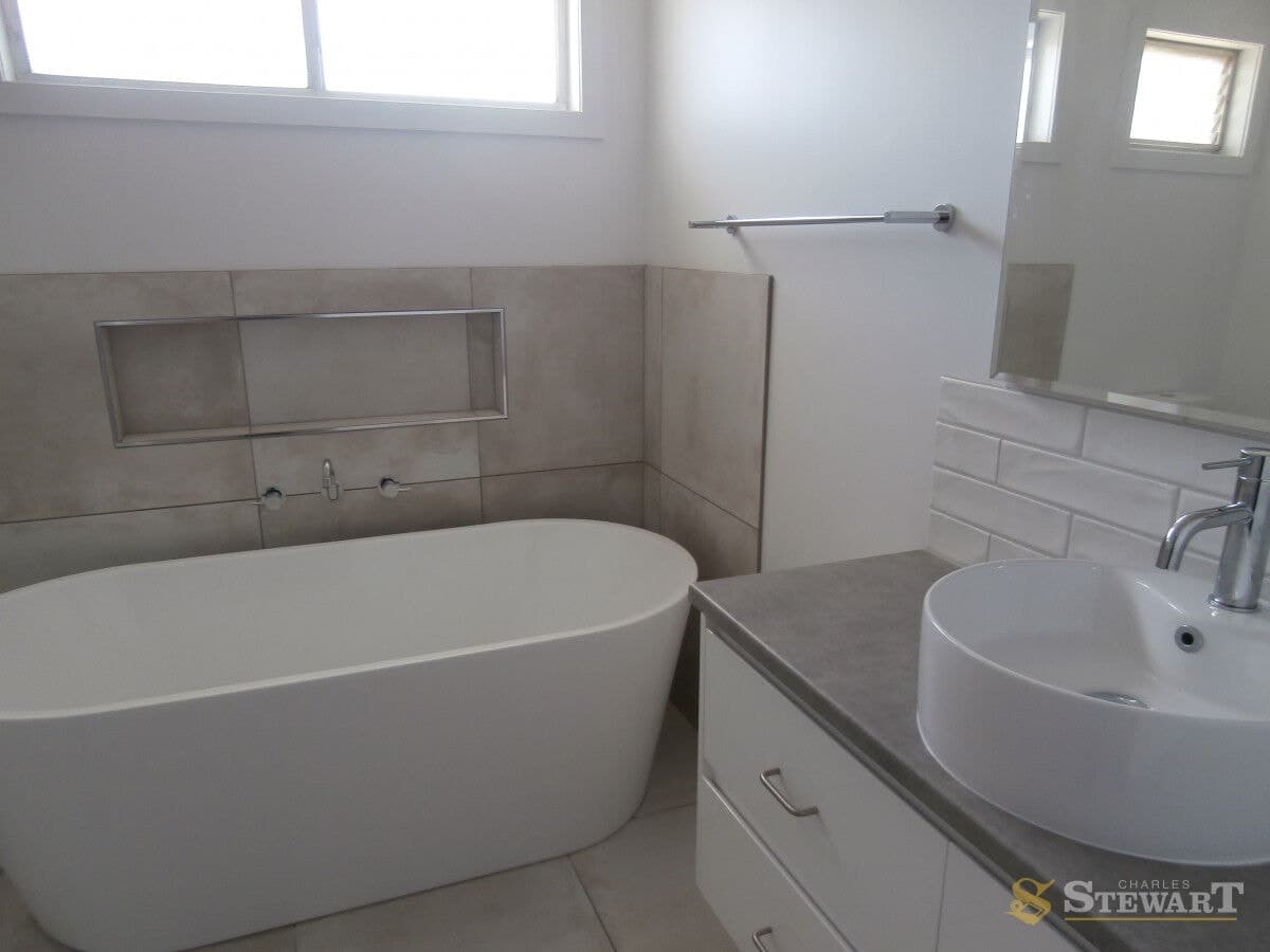 36 Donaldson Street, Colac, VIC, Colac - Thumbnail 2