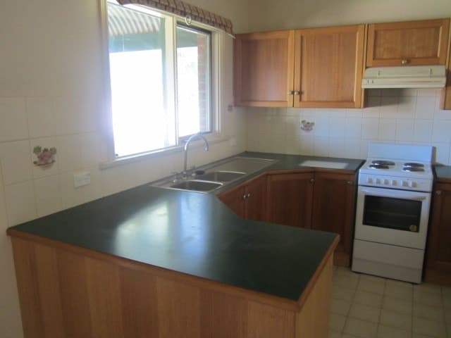 6/2 Hopkins Street, Winchelsea, VIC, Winchelsea - Thumbnail 2