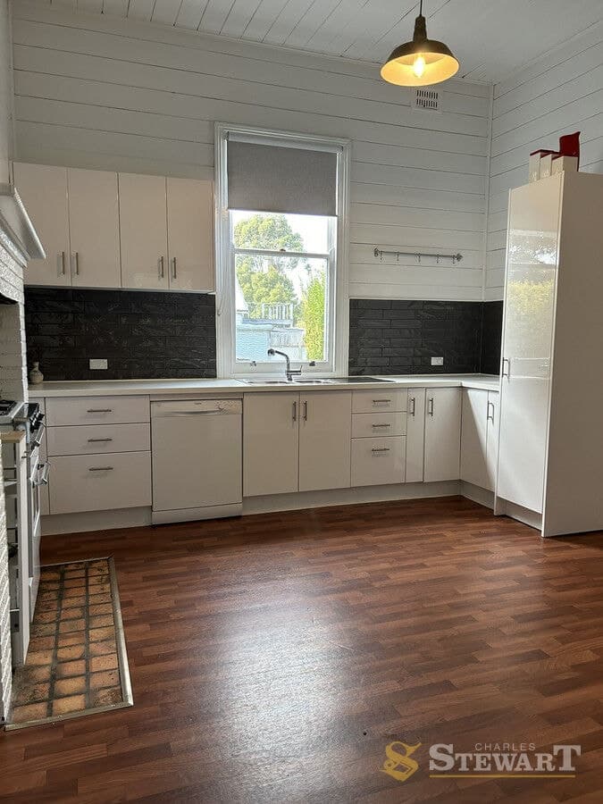 24 Gravesend Street, Colac, VIC, Colac - Thumbnail 2